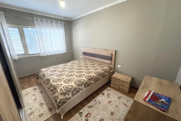 Shtepi me qera Apartament ne Tirane, 2+1, Mobilimi E mobiluar, Pagesa 65,000  Leke.