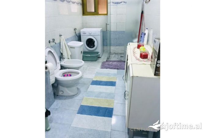 Shtepi me qera Apartament ne Tirane, 2+1, Mobilimi E mobiluar, Pagesa 850  Euro.