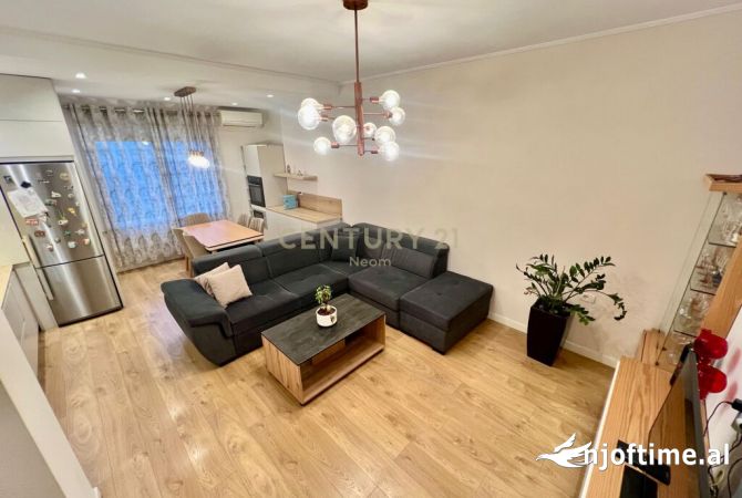 Shtepi ne shitje Apartament ne Tirane, 2+1, Mobilimi E mobiluar, Pagesa 148,000  Euro.