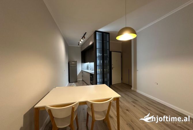 Shtepi me qera 1+1 ne Tirane - 680 Euro