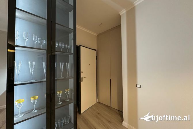 Shtepi me qera Apartament ne Tirane, 1+1, Mobilimi E mobiluar, Pagesa 680  Euro.