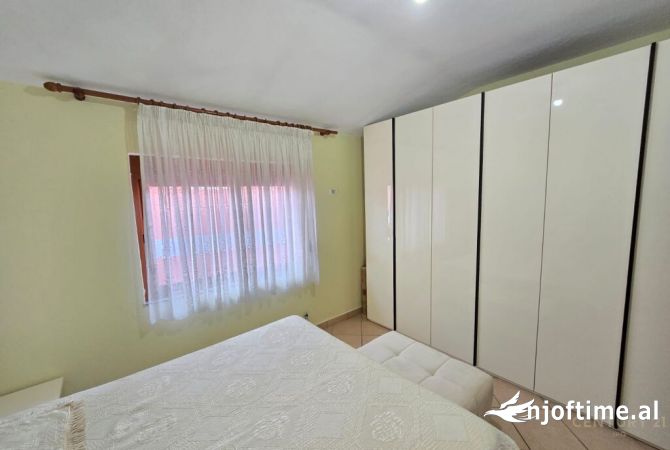 Shtepi me qera Apartament ne Tirane, 2+1, Mobilimi E mobiluar, Pagesa 500  Euro.