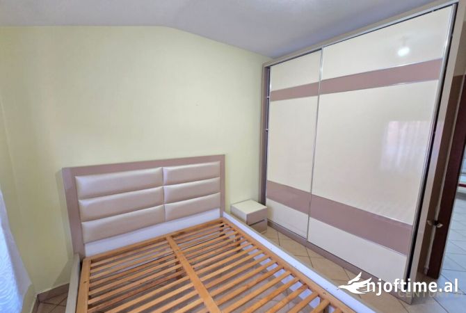 Shtepi me qera Apartament ne Tirane, 2+1, Mobilimi E mobiluar, Pagesa 500  Euro.