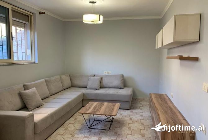 Shtepi me qera Apartament ne Tirane, 1+1, Mobilimi E mobiluar, Pagesa 400  Euro.