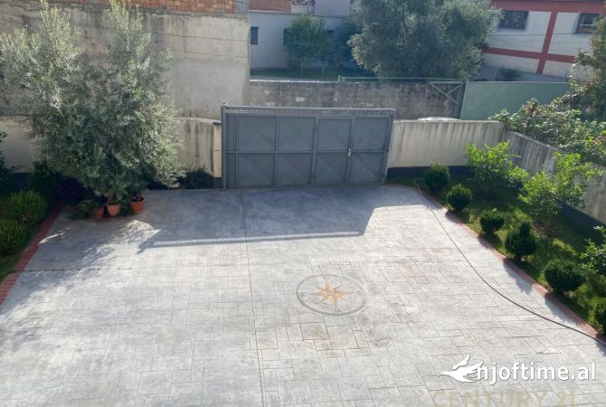 Shtepi me qera Apartament ne Tirane, 2+1, Mobilimi E mobiluar, Pagesa 500  Euro.