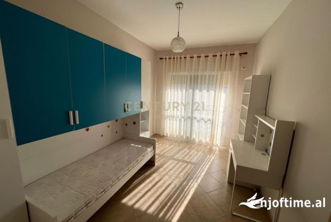 Shtepi me qera Apartament ne Tirane, 3+1, Mobilimi E mobiluar, Pagesa 700  Euro.
