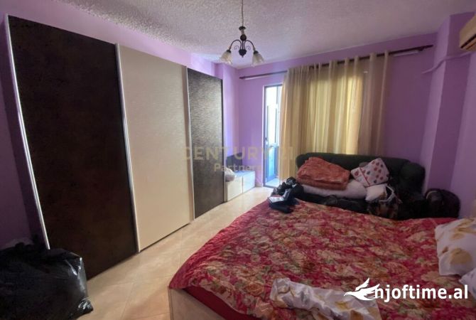 Shtepi me qera Apartament ne Tirane, 3+1, Mobilimi E mobiluar, Pagesa 850  Euro.