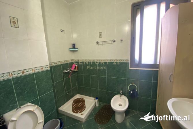 Shtepi me qera Apartament ne Tirane, 3+1, Mobilimi E mobiluar, Pagesa 850  Euro.