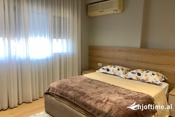 Shtepi me qera Apartament ne Tirane, 2+1, Mobilimi E mobiluar, Pagesa 700  Euro.