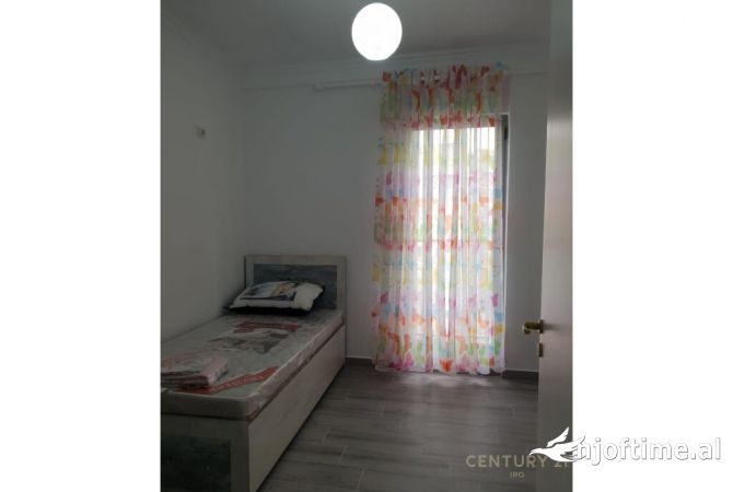 Shtepi me qera Apartament ne Tirane, 2+1, Mobilimi E mobiluar, Pagesa 700  Euro.