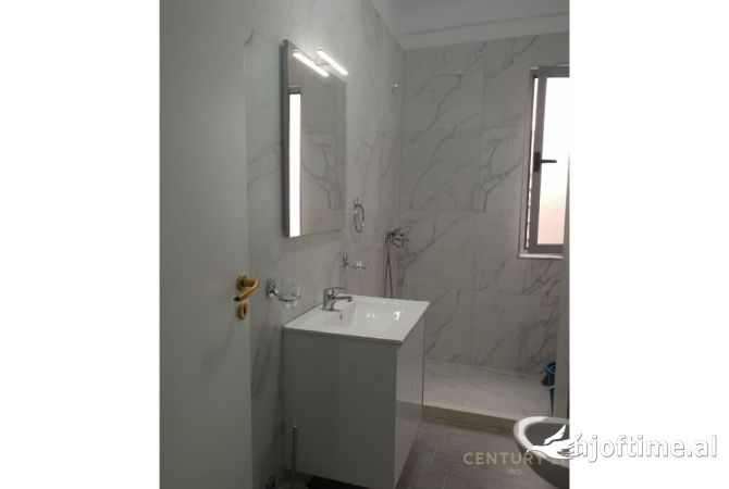 Shtepi me qera Apartament ne Tirane, 2+1, Mobilimi E mobiluar, Pagesa 700  Euro.