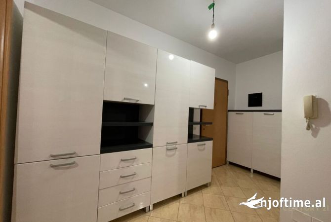 Shtepi me qera 1+1 ne Tirane - 410 Euro
