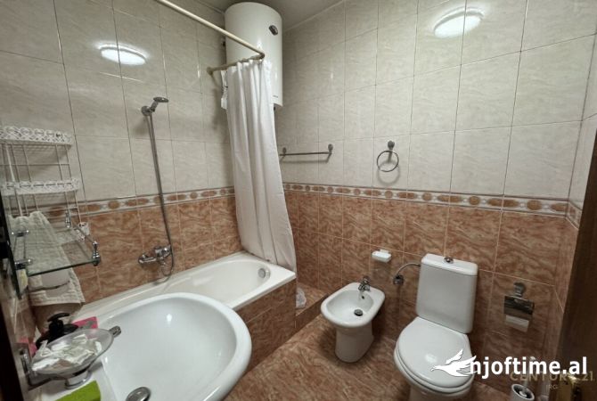Shtepi me qera Apartament ne Tirane, 1+1, Mobilimi E mobiluar, Pagesa 680  Euro.