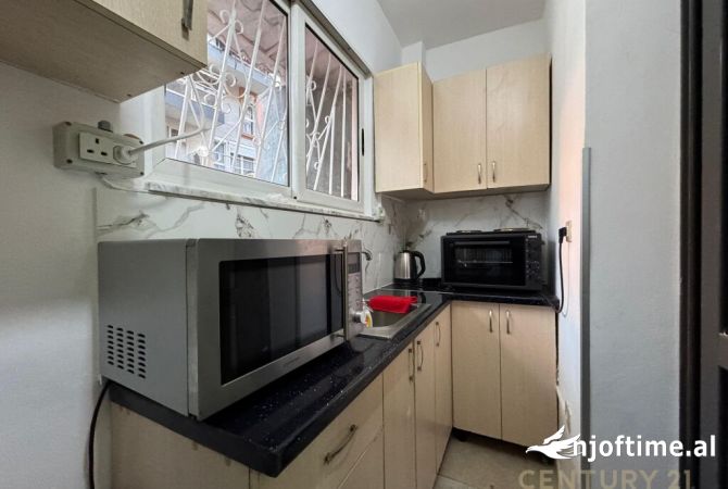 Shtepi me qera Apartament ne Tirane, Garsoniere, Mobilimi E mobiluar, Pagesa 450  Euro.