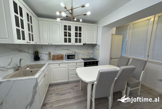 Shtepi me qera Apartament ne Tirane, 2+1, Mobilimi E mobiluar, Pagesa 650  Euro.