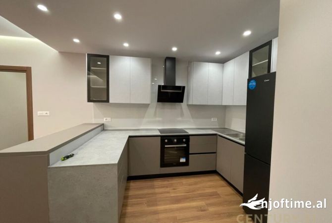 Shtepi me qera 2+1 ne Tirane - 830 Euro