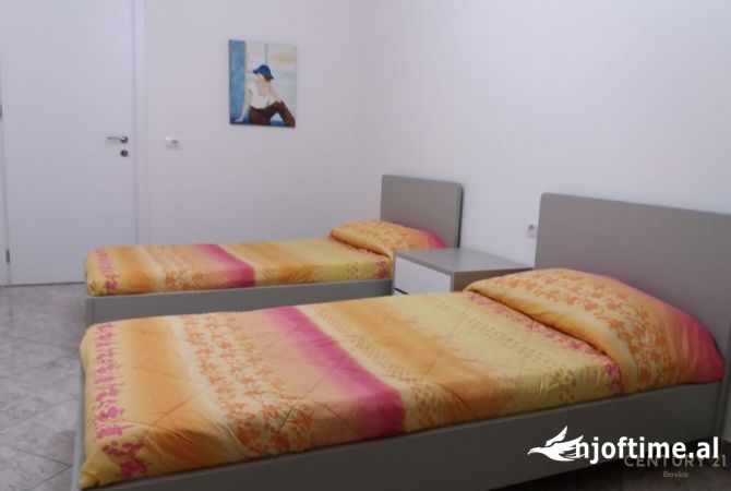 Shtepi me qera Apartament ne Tirane, 2+1, Mobilimi E mobiluar, Pagesa 900  Euro.
