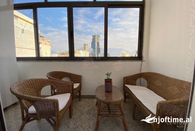 Shtepi me qera Apartament ne Tirane, 2+1, Mobilimi E mobiluar, Pagesa 900  Euro.