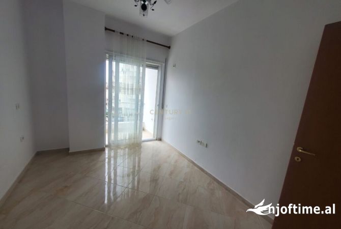 Shtepi ne shitje Apartament ne Tirane, 1+1, Mobilimi Bosh, pa mobiluar, Pagesa 85,000  Euro.