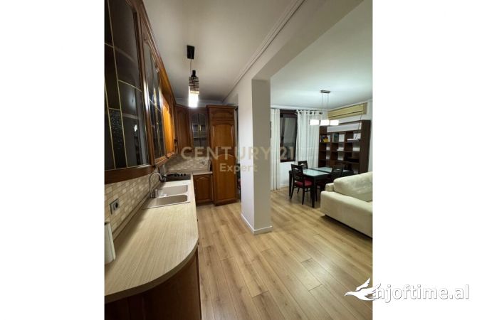 Shtepi me qera 2+1 ne Tirane - 650 Euro