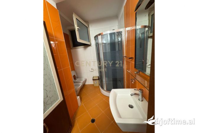 Shtepi me qera Apartament ne Tirane, 2+1, Mobilimi E mobiluar, Pagesa 650  Euro.