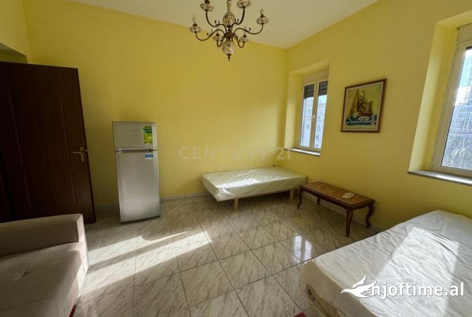 Shtepi me qera Apartament ne Tirane, 2+1, Mobilimi E mobiluar, Pagesa 500  Euro.