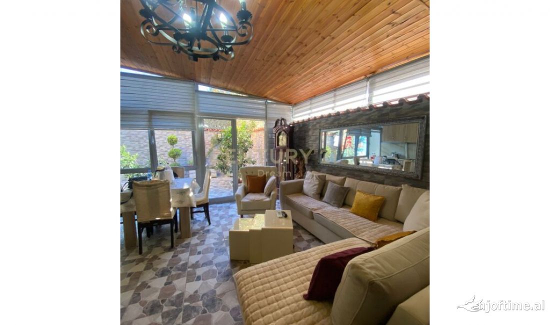 Shtepi me qera Apartament ne Tirane, 2+1, Mobilimi E mobiluar, Pagesa 550  Euro.