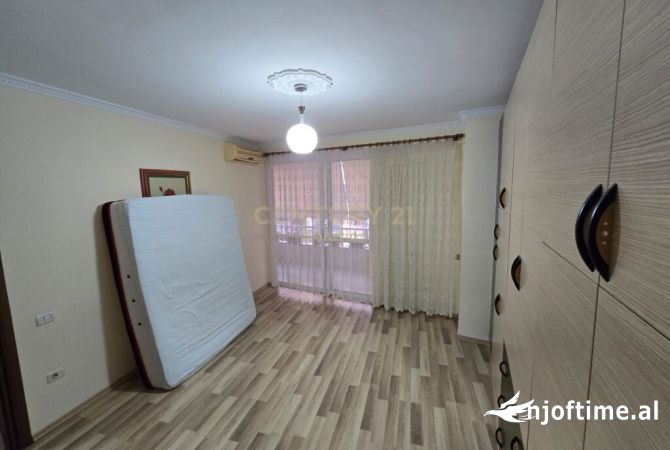 Shtepi ne shitje Apartament ne Tirane, 3+1, Mobilimi Pjeserisht e mobiluar, Pagesa 169,000  Euro.