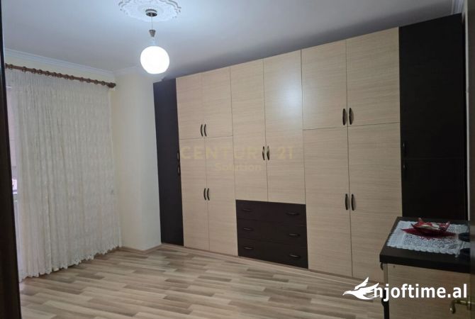 Shtepi ne shitje Apartament ne Tirane, 3+1, Mobilimi Pjeserisht e mobiluar, Pagesa 169,000  Euro.
