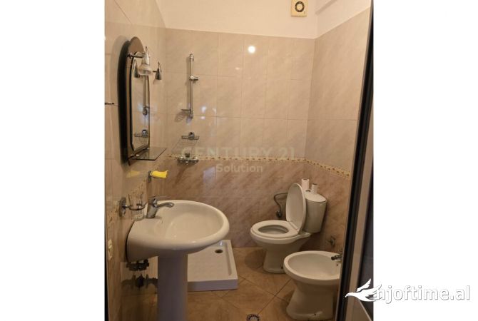 Shtepi ne shitje Apartament ne Tirane, 3+1, Mobilimi Pjeserisht e mobiluar, Pagesa 169,000  Euro.