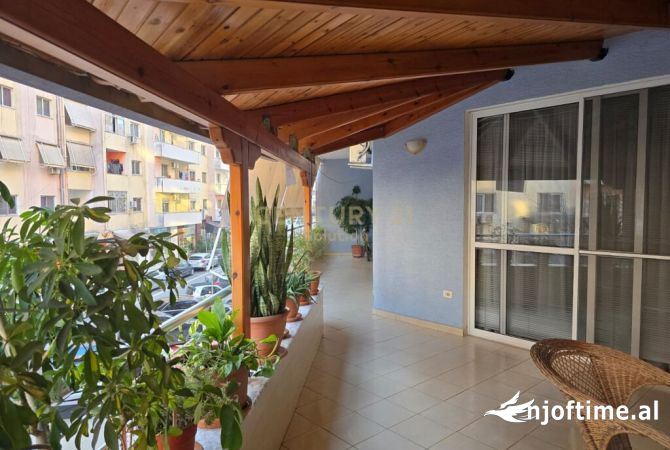 Shtepi ne shitje Apartament ne Tirane, 3+1, Mobilimi Pjeserisht e mobiluar, Pagesa 169,000  Euro.