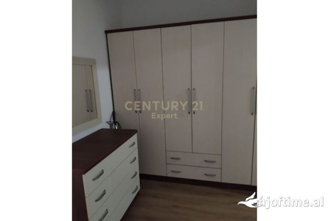 Shtepi me qera Apartament ne Tirane, 2+1, Mobilimi E mobiluar, Pagesa 500  Euro.