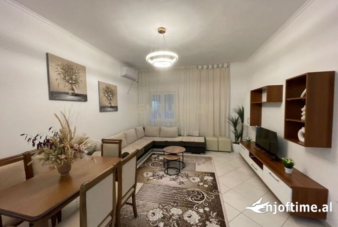 Shtepi me qera Apartament ne Tirane, 2+1, Mobilimi E mobiluar, Pagesa 500  Euro.