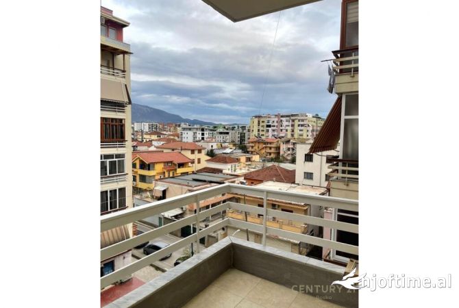 Shtepi me qera Apartament ne Tirane, 2+1, Mobilimi E mobiluar, Pagesa 650  Euro.