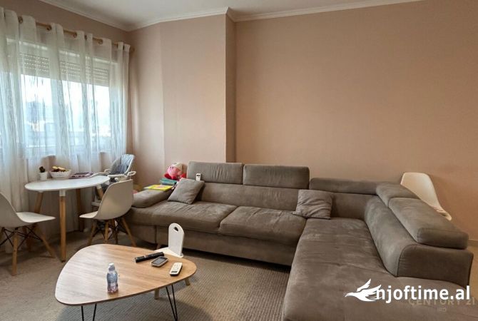 Shtepi me qera Apartament ne Tirane, 1+1, Mobilimi E mobiluar, Pagesa 550  Euro.