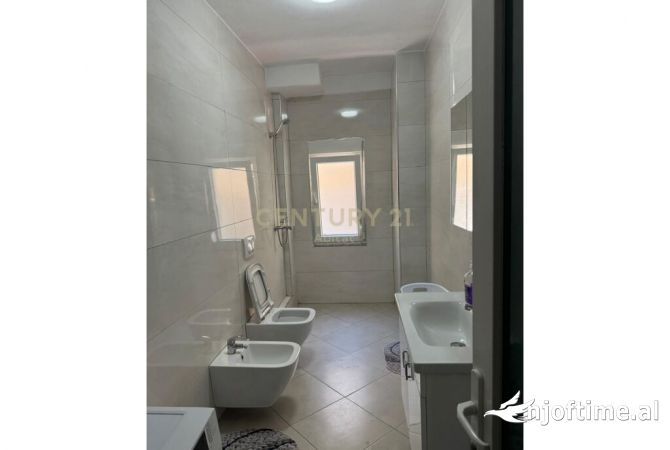 Shtepi me qera Apartament ne Tirane, 2+1, Mobilimi E mobiluar, Pagesa 600  Euro.