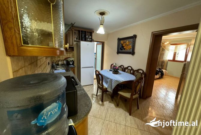 Shtepi ne shitje Apartament ne Tirane, 2+1, Mobilimi E mobiluar, Pagesa 200,000  Euro.