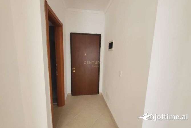 Shtepi ne shitje Apartament ne Tirane, 1+1, Mobilimi Bosh, pa mobiluar, Pagesa 87,000  Euro.