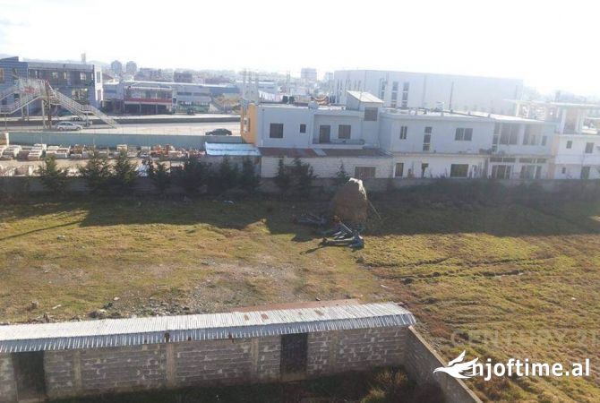 Truall ose Toke ne Durres - 675,000 Euro