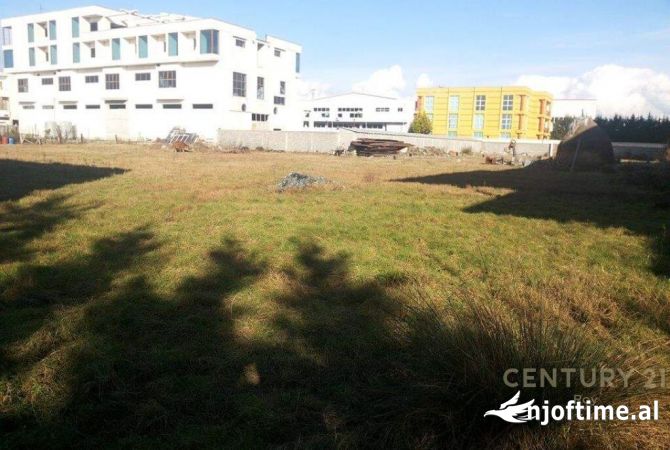 Truall ose Toke ne Durres - 675,000 Euro