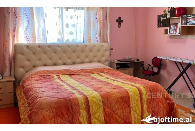 Shtepi ne shitje Apartament ne Durres, 2+1, Mobilimi E mobiluar, Pagesa 135,000  Euro.