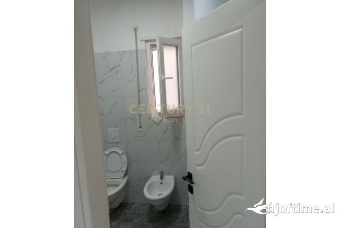 Shtepi ne shitje Apartament ne Durres, 2+1, Mobilimi E mobiluar, Pagesa 130,000  Euro.