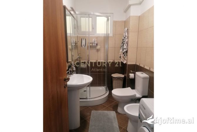 Shtepi ne shitje Apartament ne Durres, 2+1, Mobilimi E mobiluar, Pagesa 125,000  Euro.