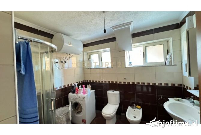 Shtepi ne shitje Apartament ne Durres, 2+1, Mobilimi E mobiluar, Pagesa 180,000  Euro.