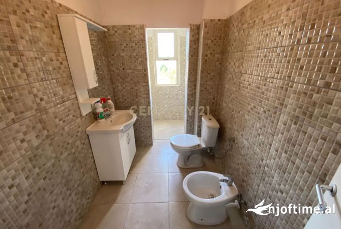 Shtepi ne shitje Apartament ne Durres, 1+1, Mobilimi Bosh, pa mobiluar, Pagesa 65,000  Euro.