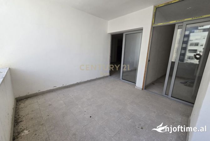 Shtepi ne shitje Apartament ne Durres, 2+1, Mobilimi Bosh, pa mobiluar, Pagesa 90,000  Euro.
