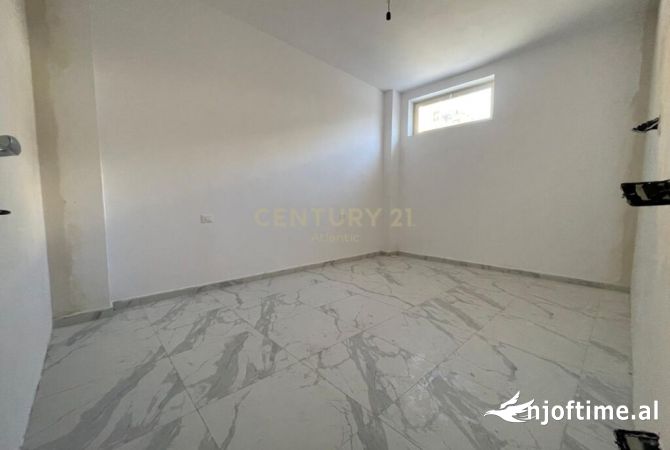 Shtepi ne shitje Duplex(shtepi me 2 kate) ne Durres, 3+1, Mobilimi Bosh, pa mobiluar, Pagesa 129,000  Euro.