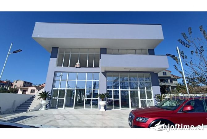 Ambient biznesi me qera 4+1 ne Durres - 3,500 Euro