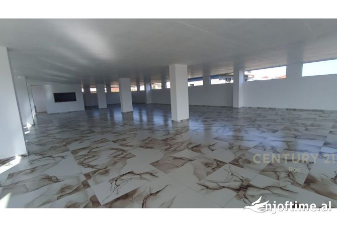 Ambient biznesi me qera 4+1 ne Durres - 3,500 Euro