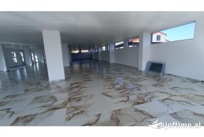 Ambient biznesi me qera 4+1 ne Durres - 3,500 Euro